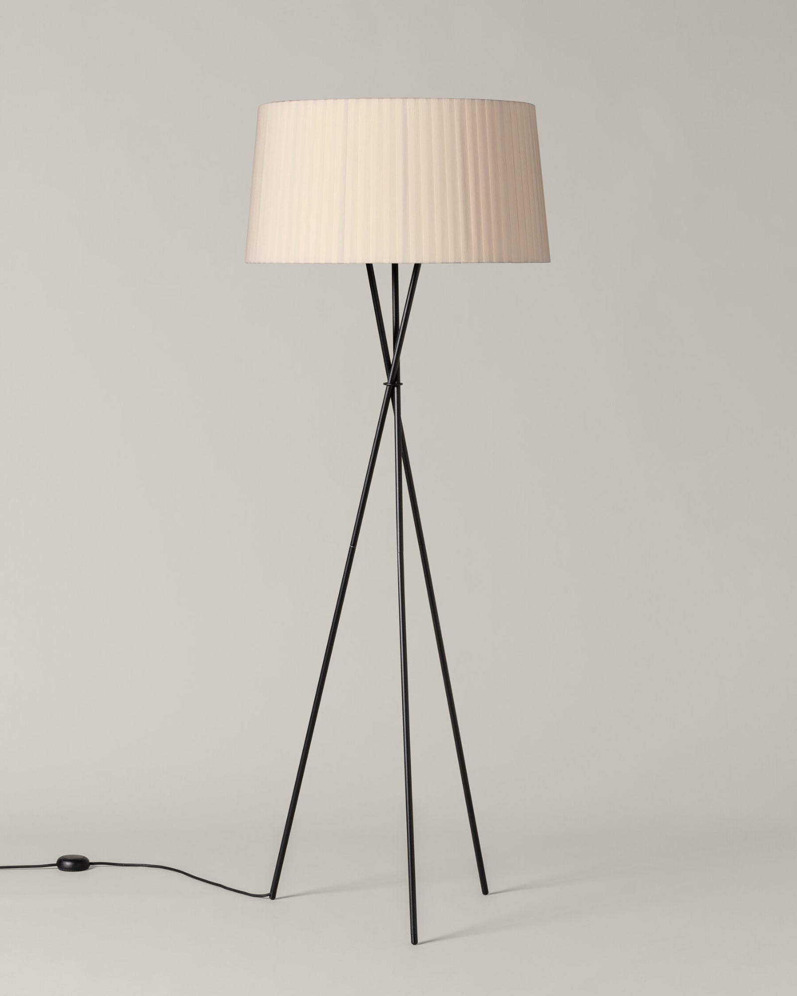 Trípode Floor Lamp