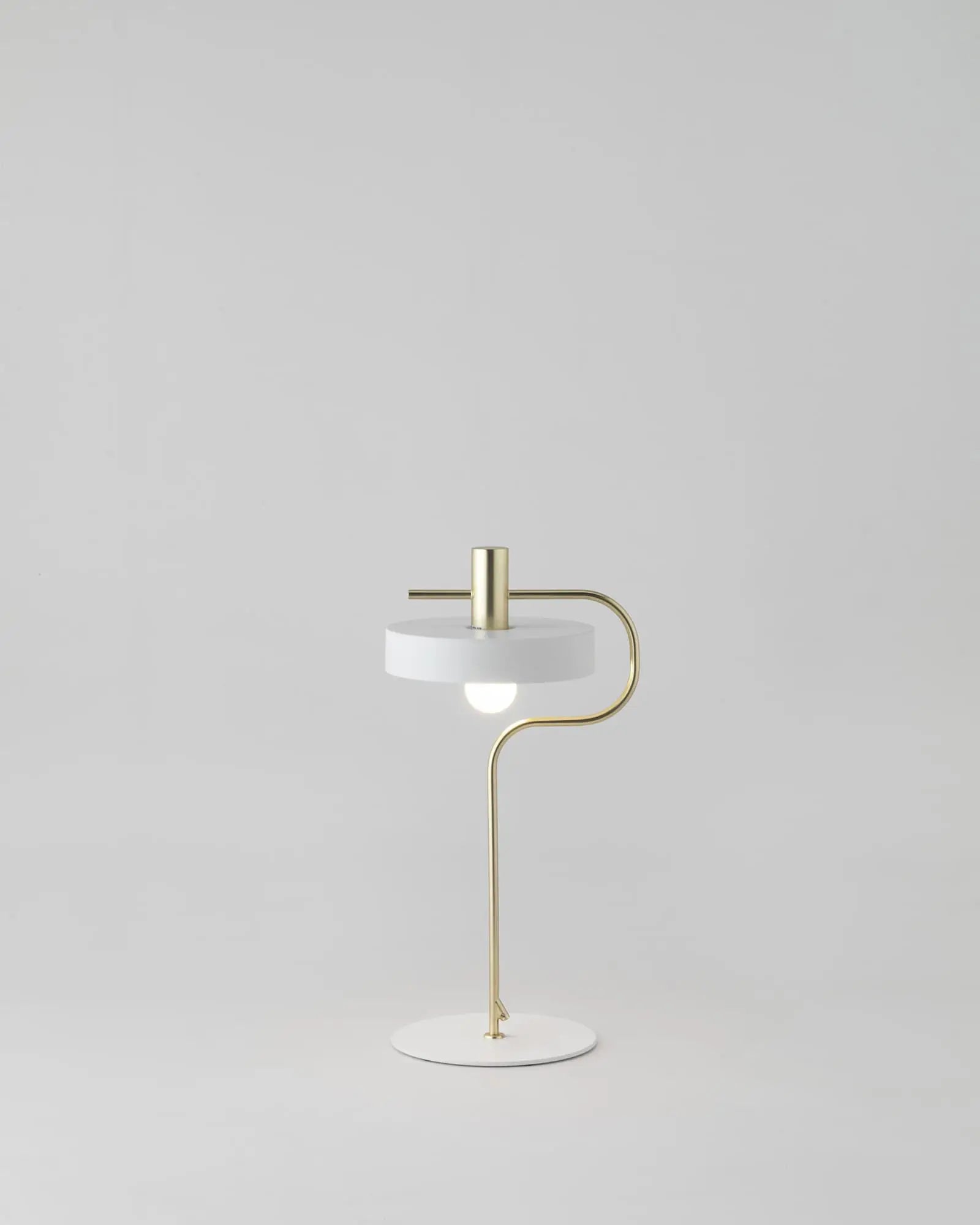 Aloa table lamp in white and brass product photo