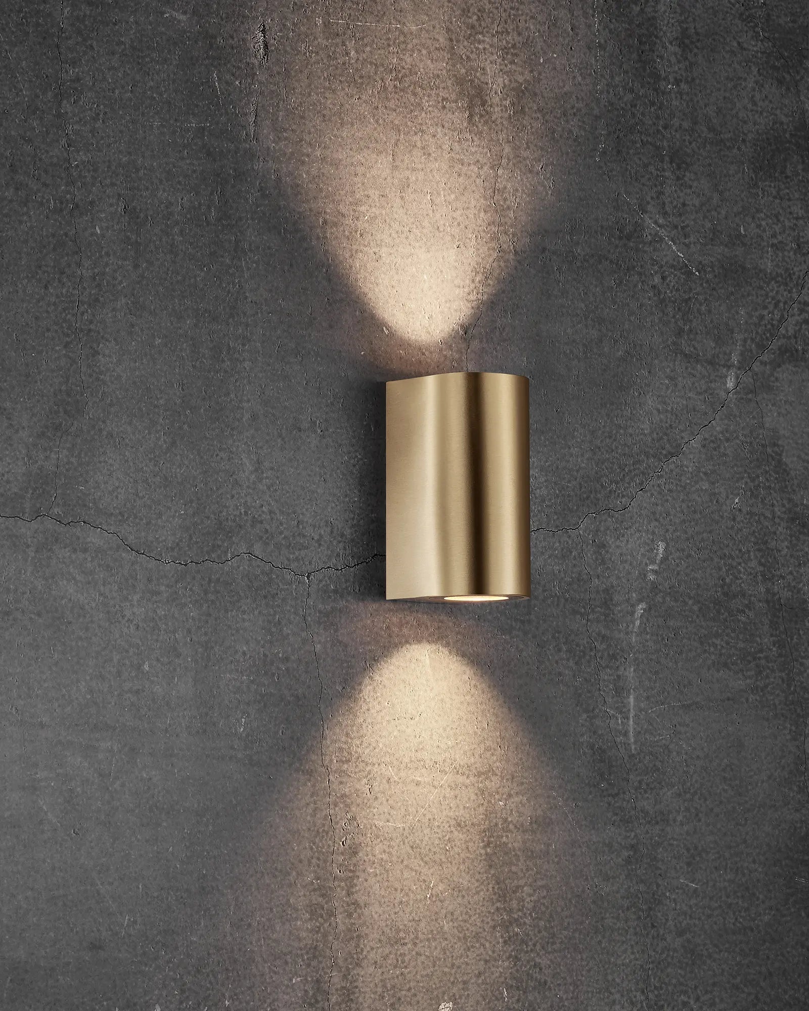 Canto 2 Maxi minimal Scandinavian outdoor cylinder wall light brass