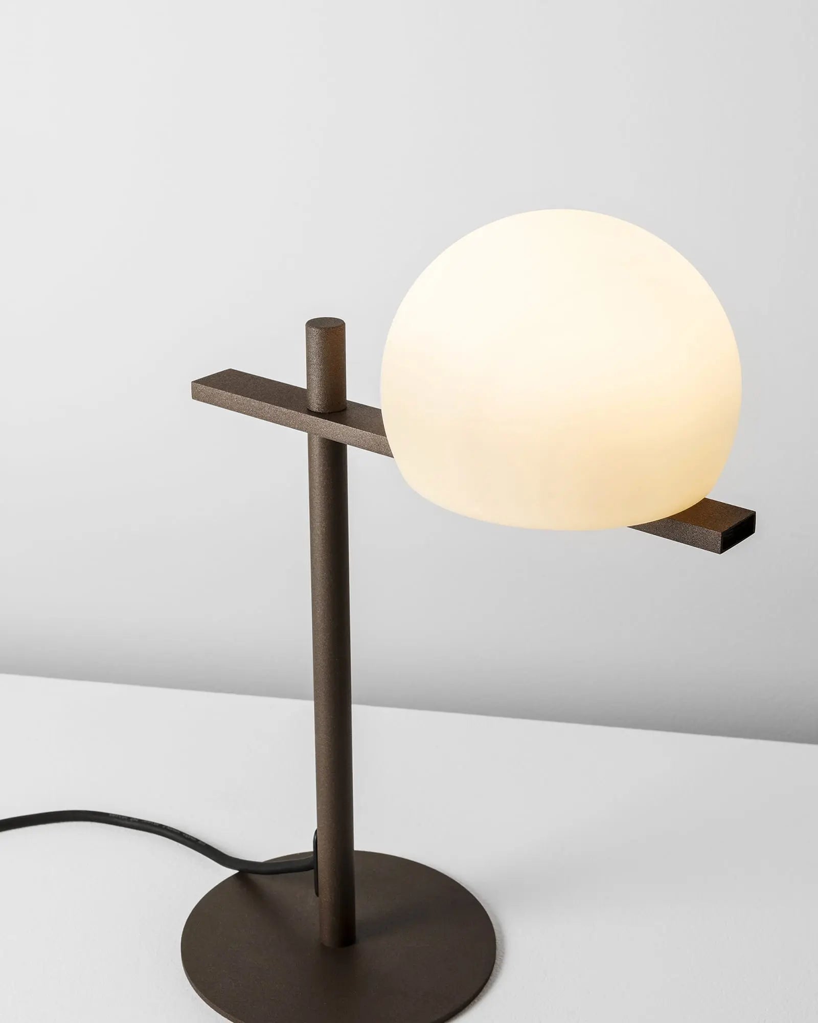 Circ classic outdoor table lamp