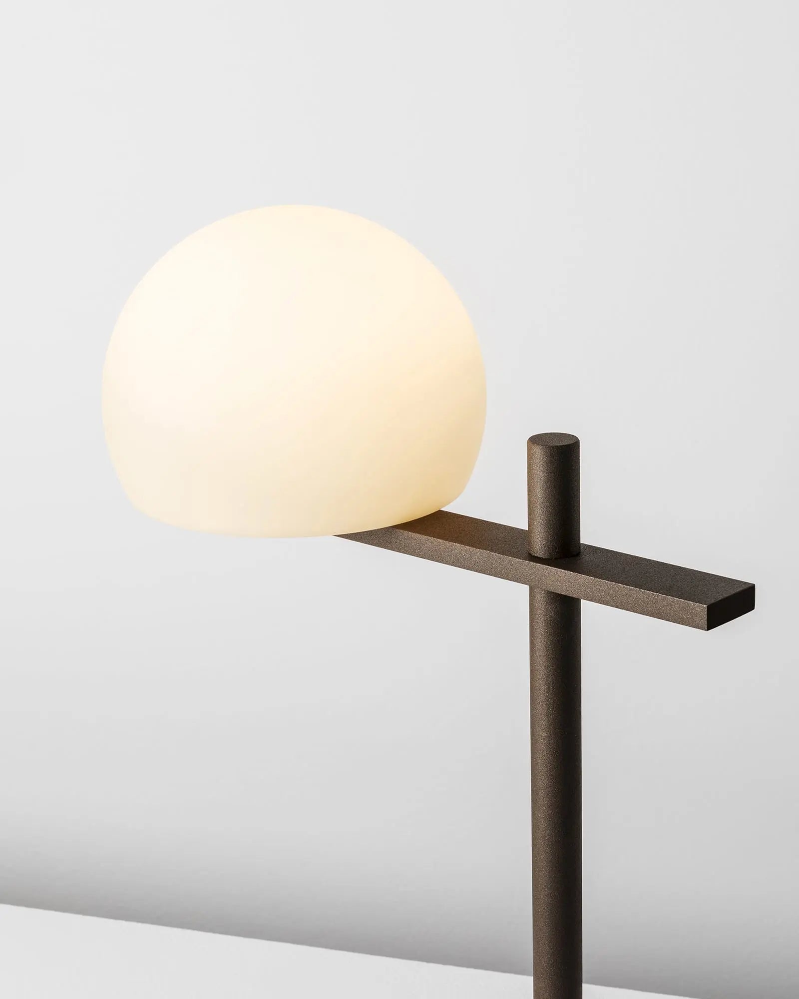 Circ classic outdoor table lamp