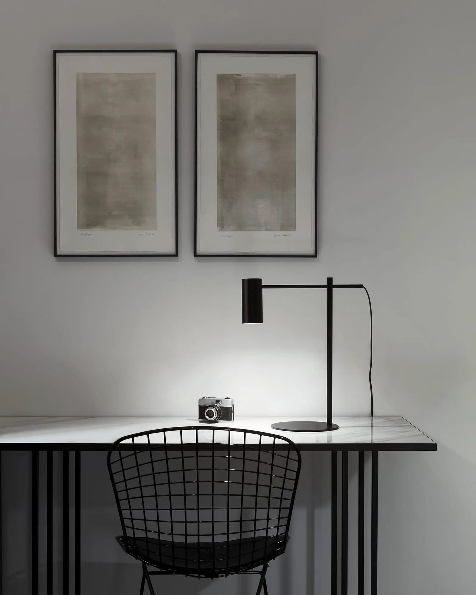Cyls table lamp on a desk