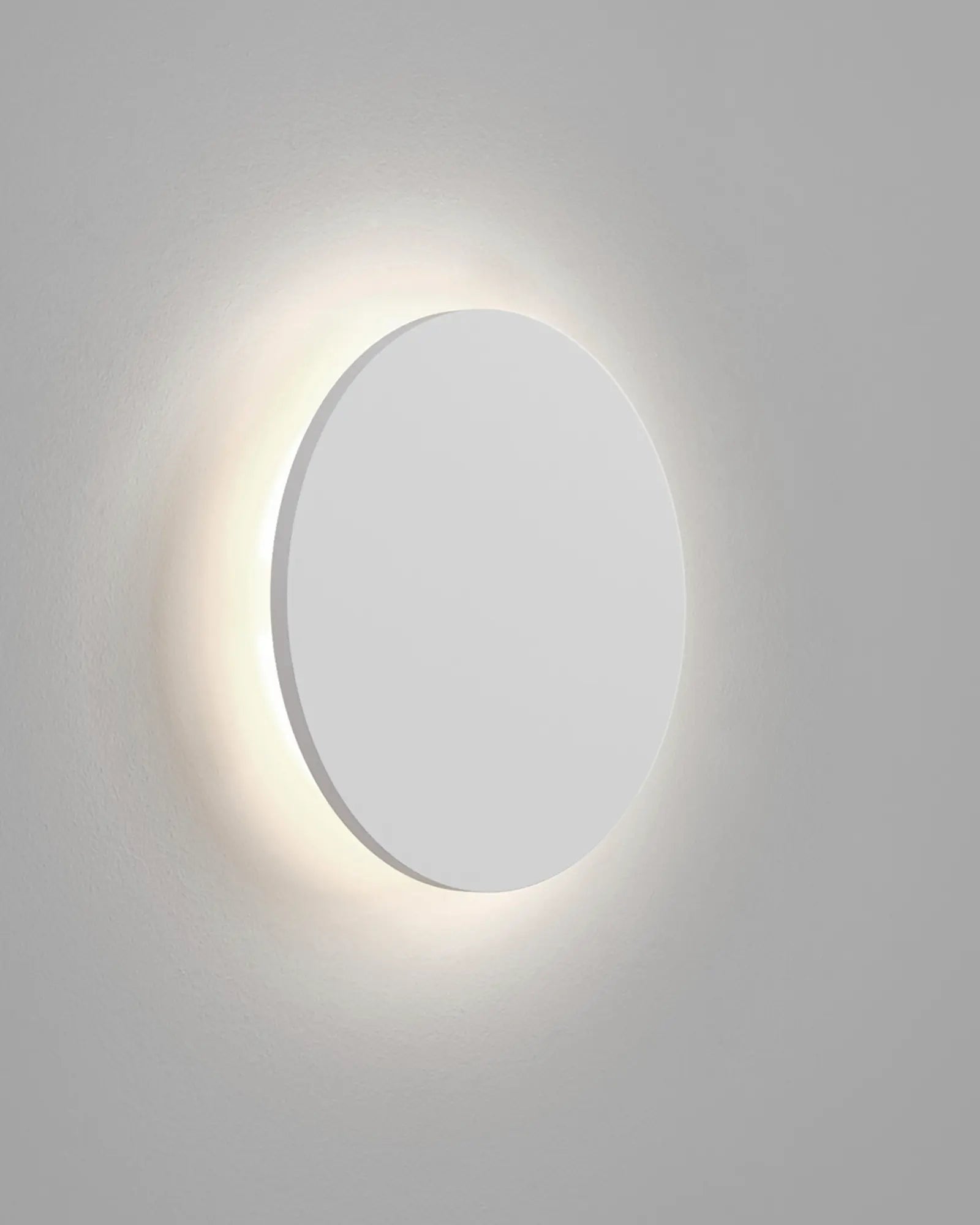 Eclipse round minimal plaster wall light