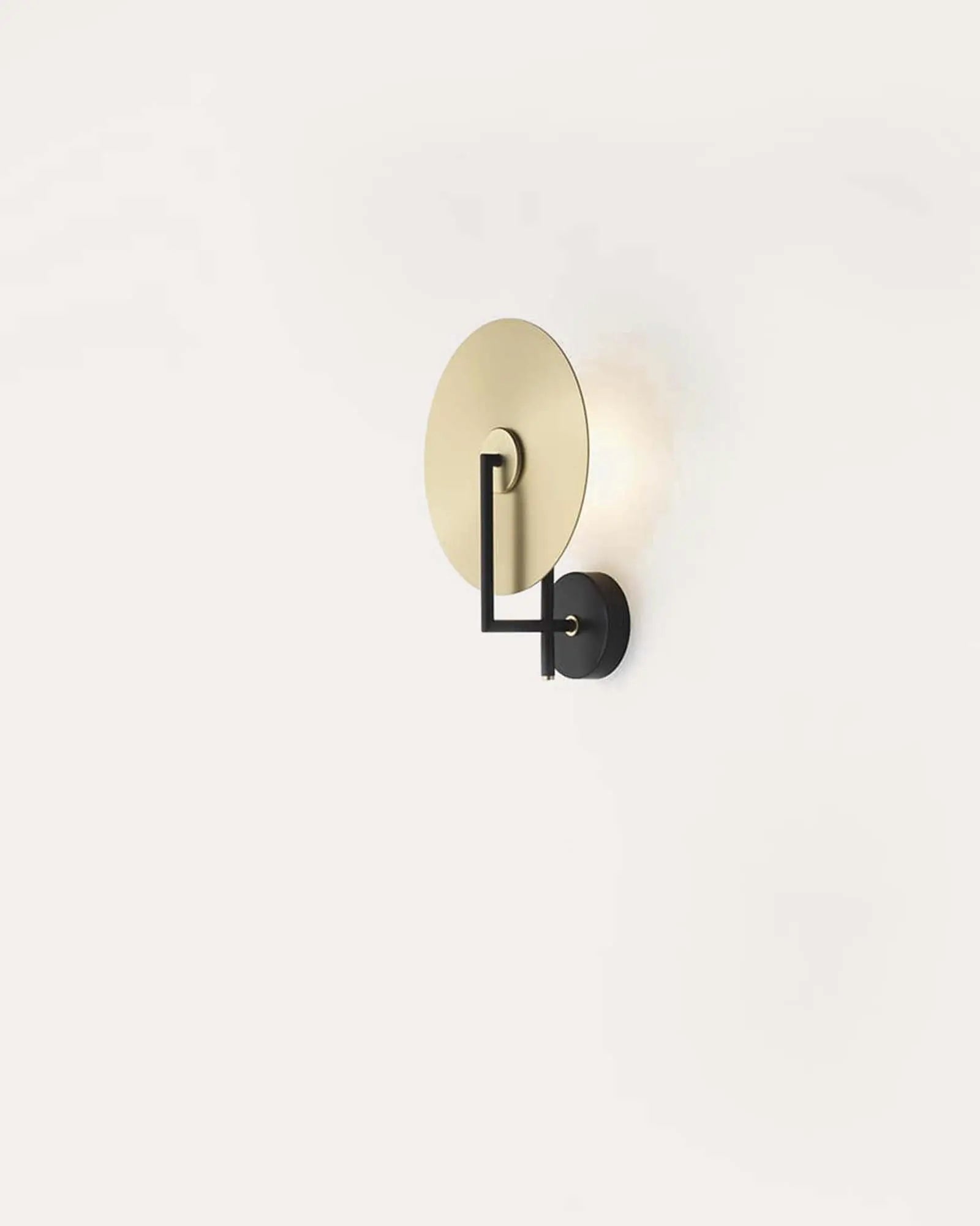 Erto Wall light minimalistic disc shade