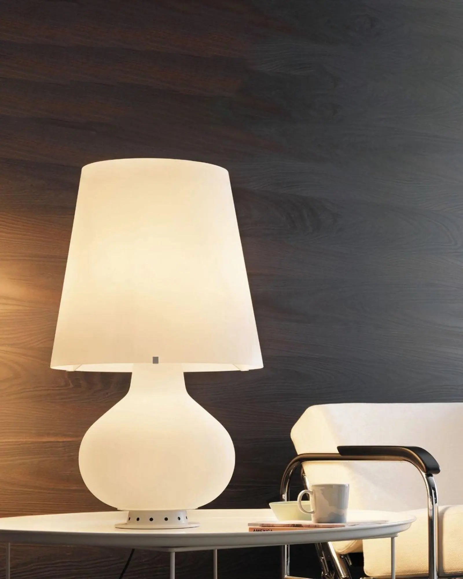 Fontana table lamp on a coffe table