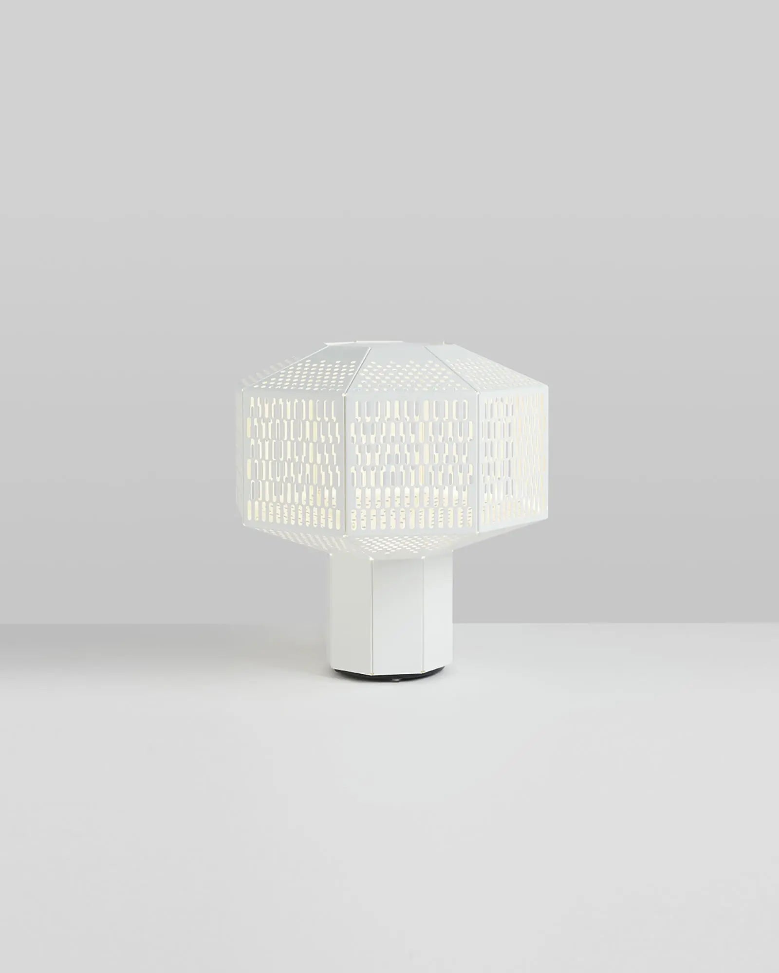 Ma-rock modern Moroccan inspired Table lamp white