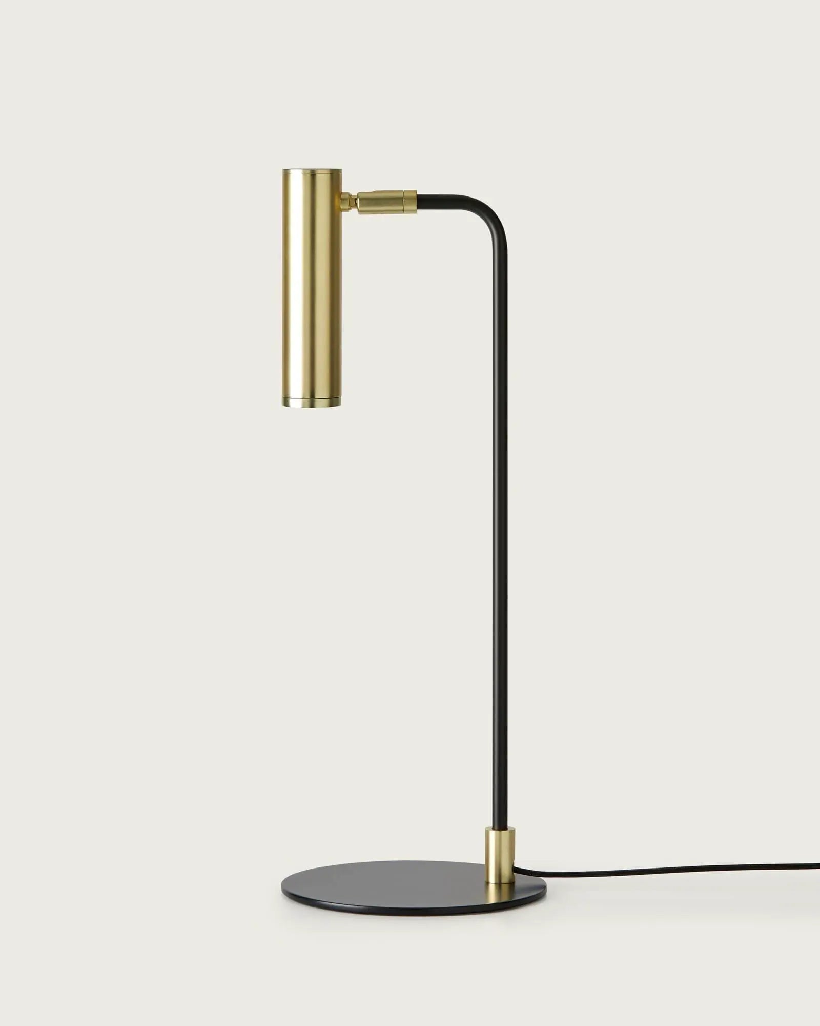 Maru Table lamp with black body and base, brass head