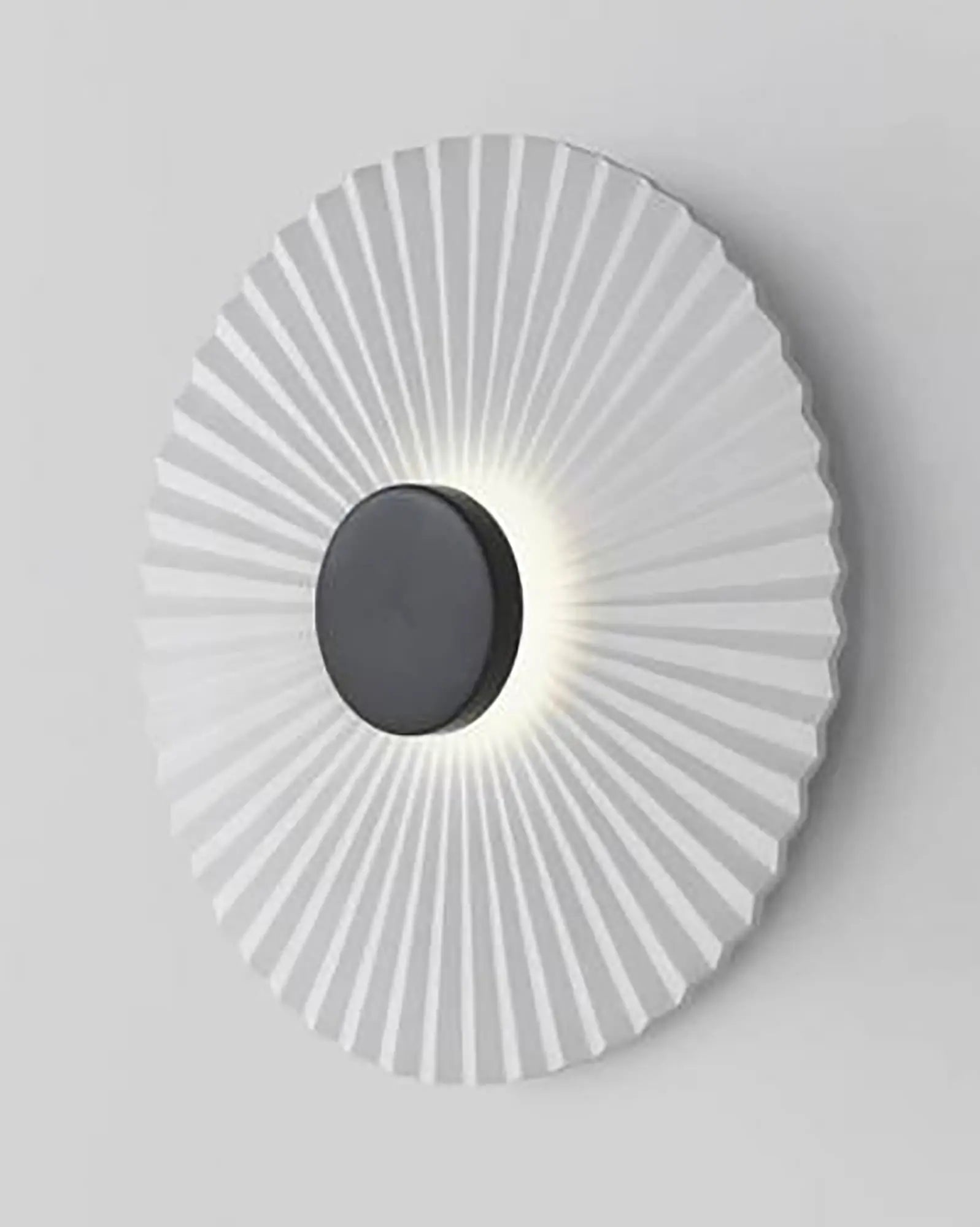 Osion contemporary wavy circular shade with metal detail wall light product photo