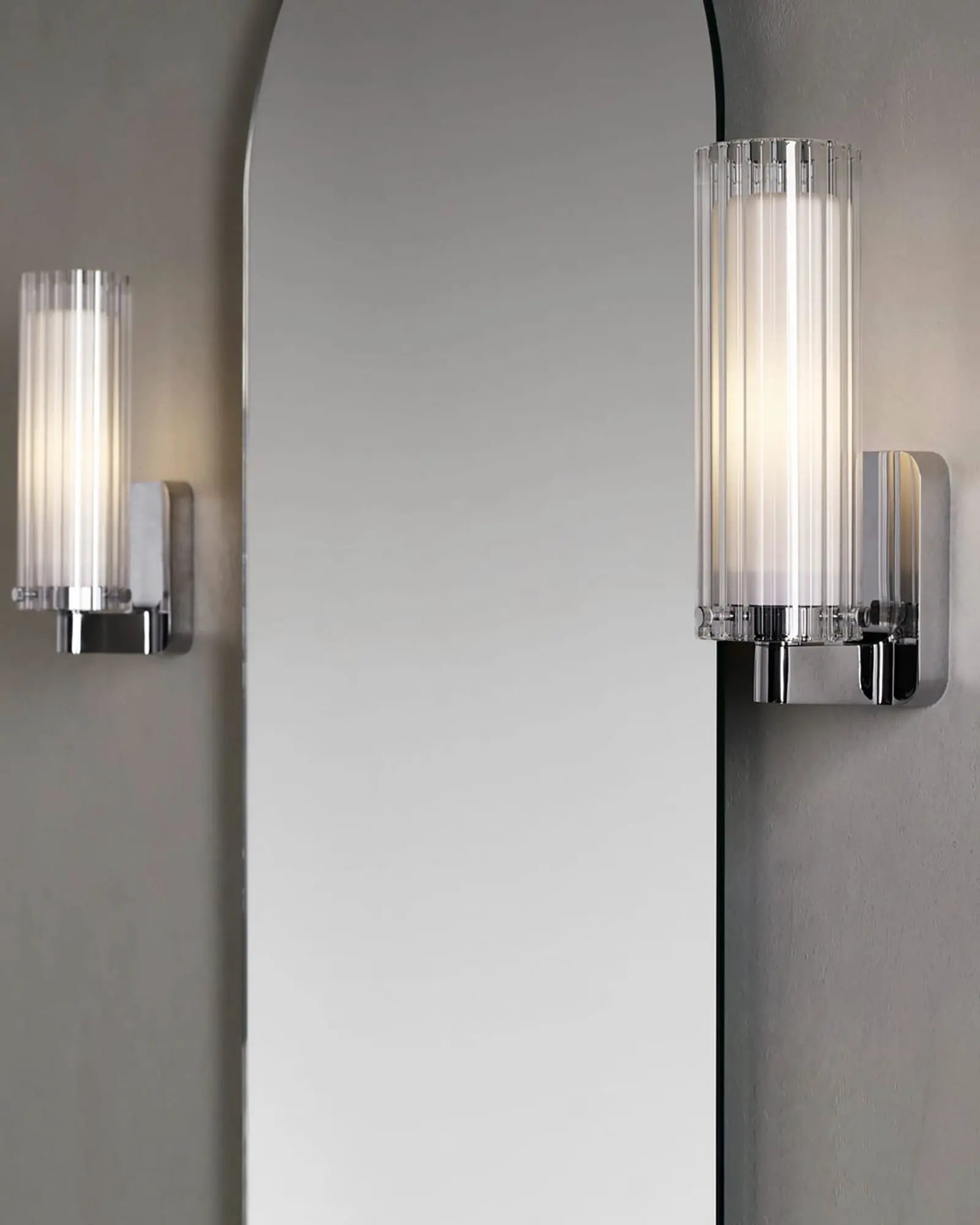 Ottavino ribbed glass and chrome bathroom wall light mirror's side detail