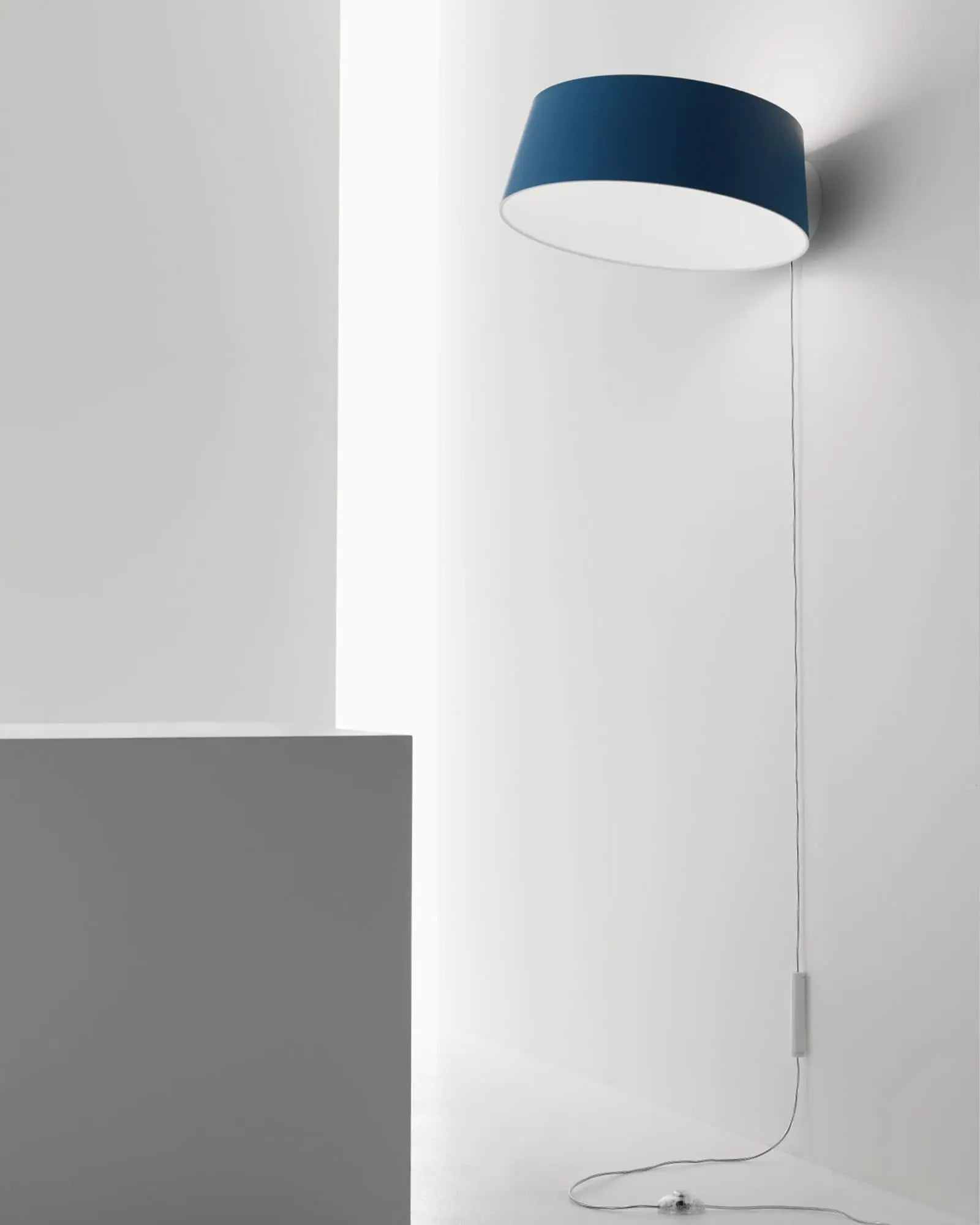 Oxygen Wall Light