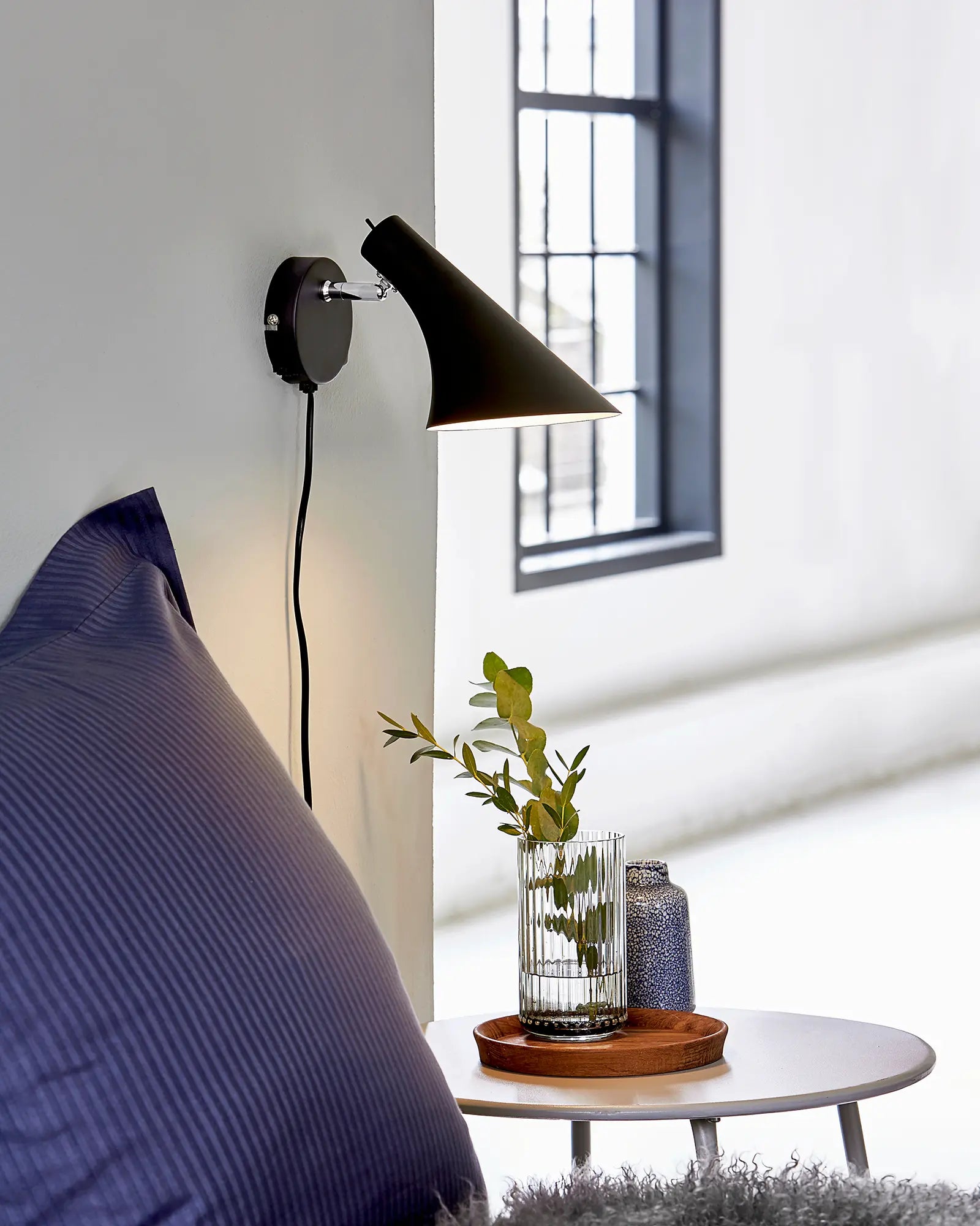 Vanila Scandinavian contemporary adjustable wall light black bed side