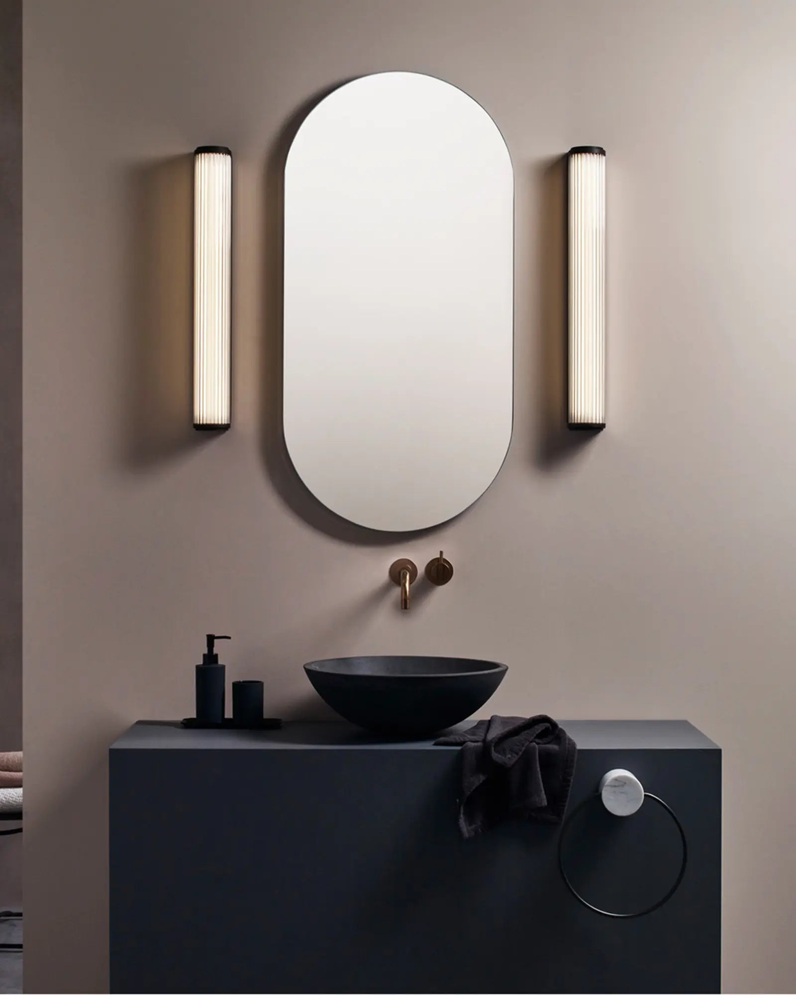 Versailles 600 bathroom wall light mirror's sides