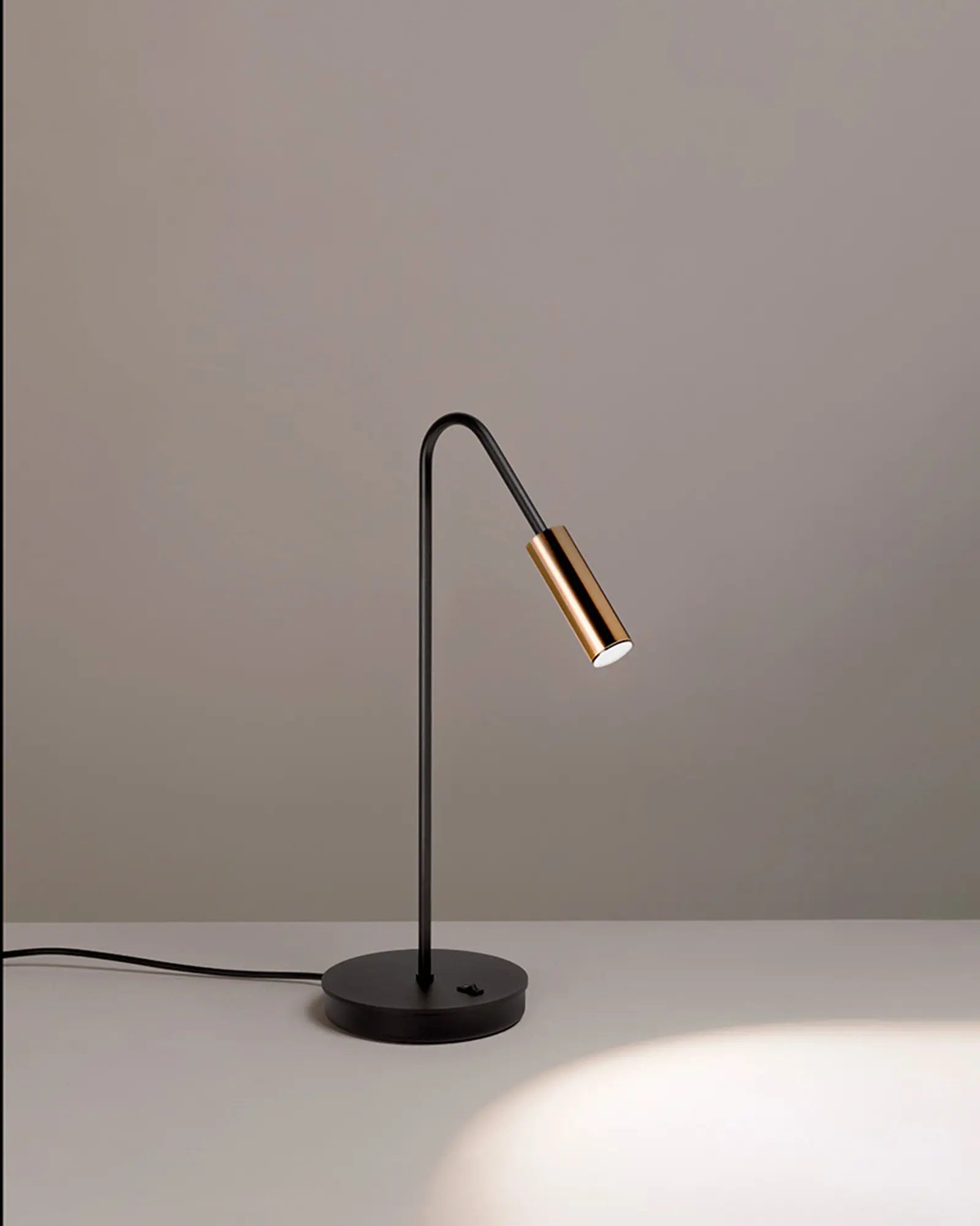 Volta Scandinavian table lamp
