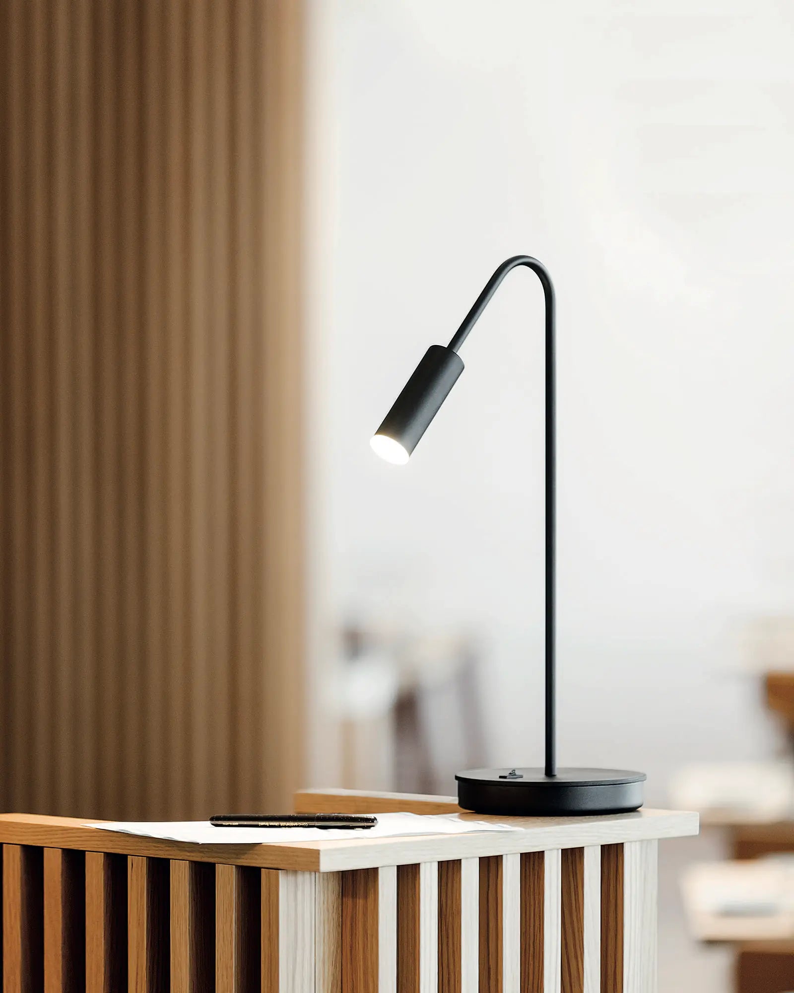 Volta Scandinavian table lamp