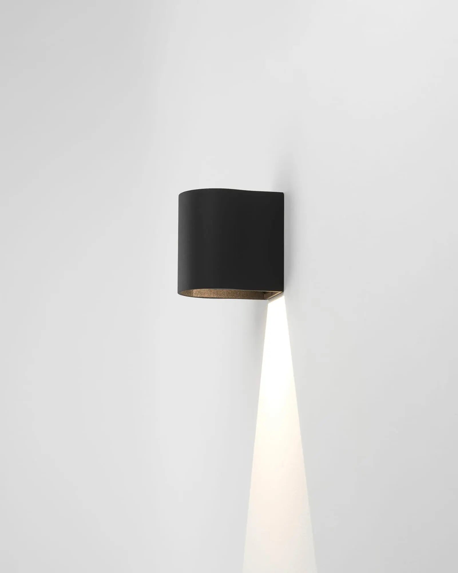 Dunbar minimalistic wall light black downwards